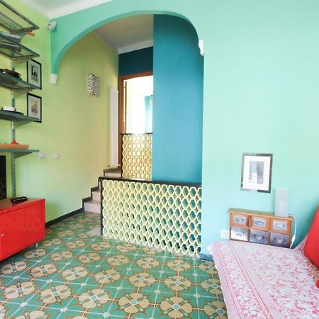 Diara, La Casa A Colori Con Terrazzo Apartment เวอนาซซา ภายนอก รูปภาพ