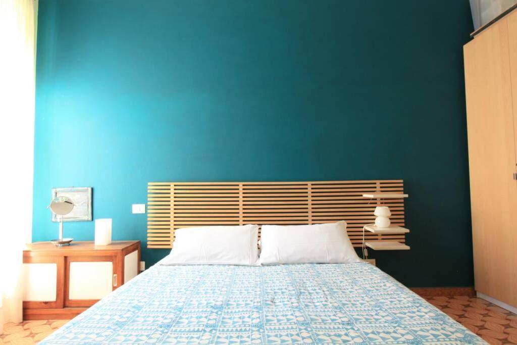 Diara, La Casa A Colori Con Terrazzo Apartment เวอนาซซา ภายนอก รูปภาพ