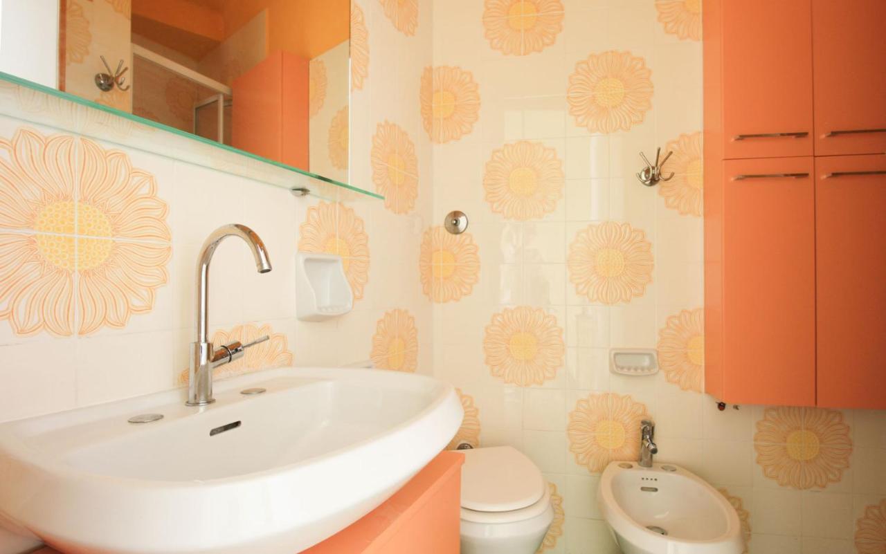 Diara, La Casa A Colori Con Terrazzo Apartment เวอนาซซา ภายนอก รูปภาพ